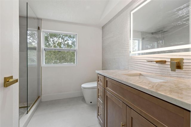 3232 W OAKELLAR AVENUE, Tampa, FL 33611