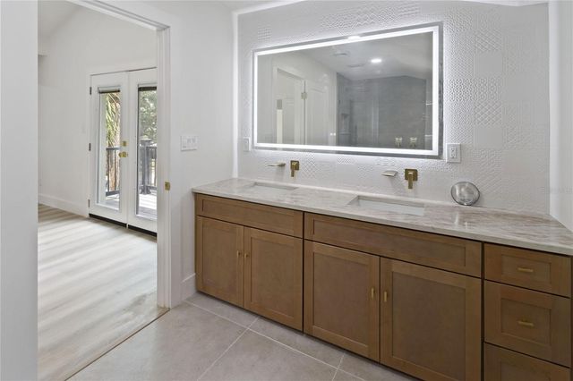 3232 W OAKELLAR AVENUE, Tampa, FL 33611