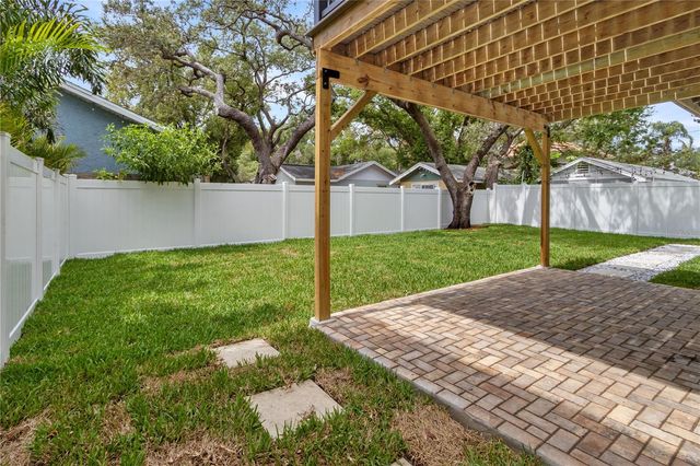 3232 W OAKELLAR AVENUE, Tampa, FL 33611