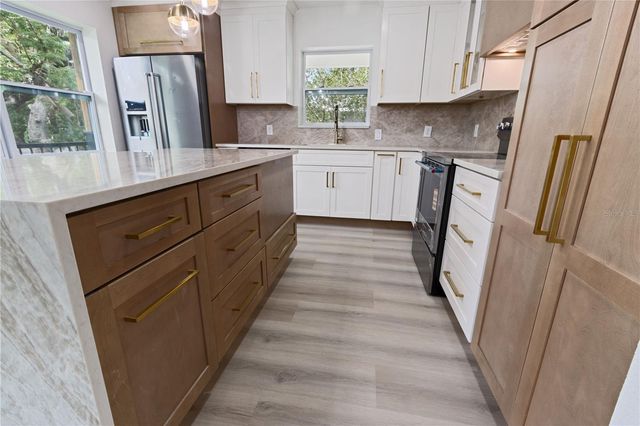3232 W OAKELLAR AVENUE, Tampa, FL 33611