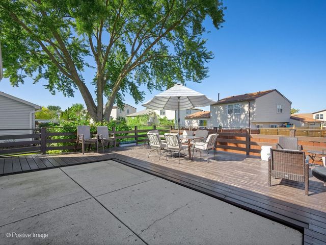 96 Brookside Drive, Glendale Heights, IL 60139