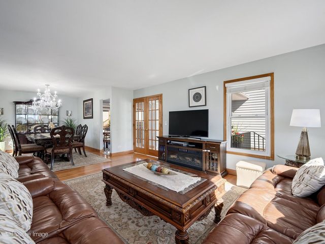 96 Brookside Drive, Glendale Heights, IL 60139