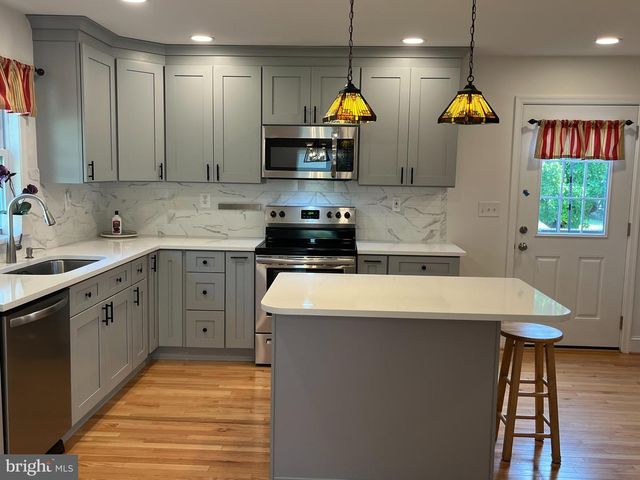 30 ELM ST, Harpers Ferry, WV 25425