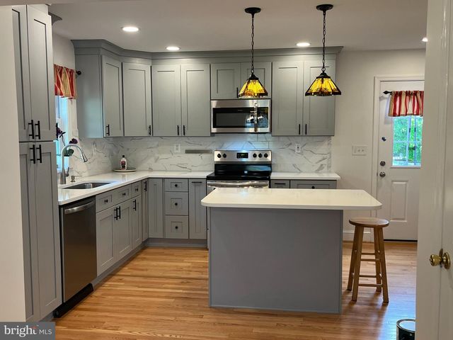 30 ELM ST, Harpers Ferry, WV 25425