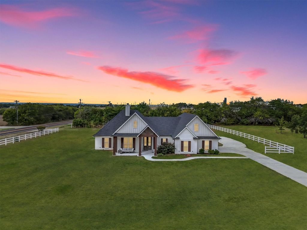 101 Sky Way, New Fairview, TX 76078