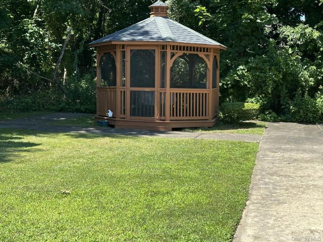 124 Sylvan Avenue 11, Miller Place, NY 11764