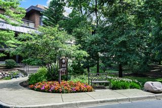 1409 Burr Oak Road 311A, Hinsdale, IL 60521