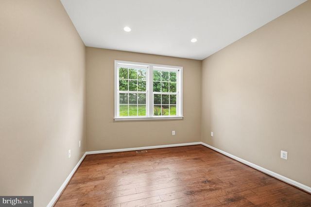 8089 TYSONS OAKS CT, Gainesville, VA 20155