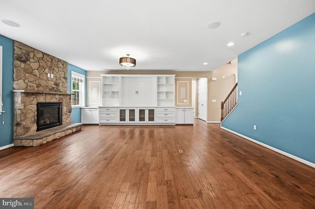 8089 TYSONS OAKS CT, Gainesville, VA 20155