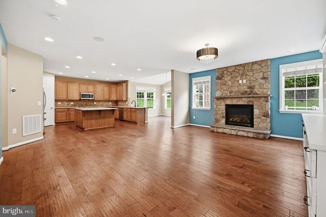 8089 TYSONS OAKS CT, Gainesville, VA 20155