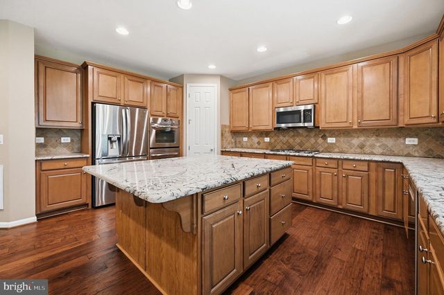 8089 TYSONS OAKS CT, Gainesville, VA 20155