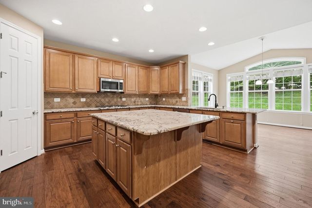 8089 TYSONS OAKS CT, Gainesville, VA 20155