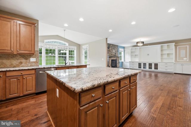 8089 TYSONS OAKS CT, Gainesville, VA 20155