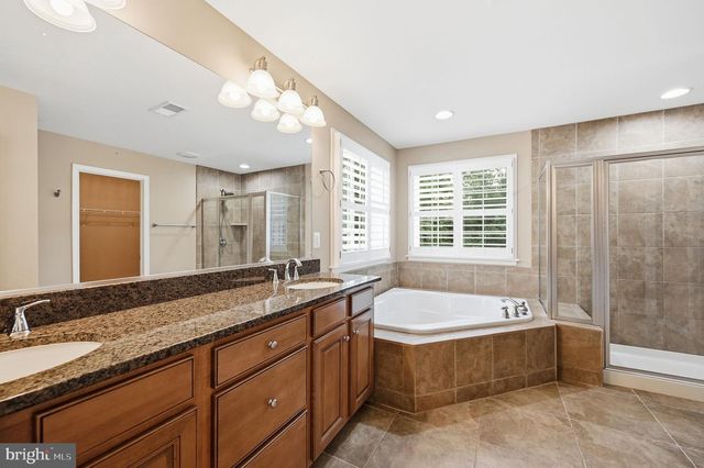 8089 TYSONS OAKS CT, Gainesville, VA 20155