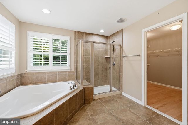 8089 TYSONS OAKS CT, Gainesville, VA 20155