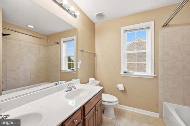 8089 TYSONS OAKS CT, Gainesville, VA 20155