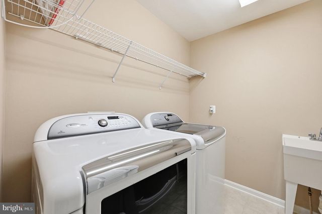 8089 TYSONS OAKS CT, Gainesville, VA 20155