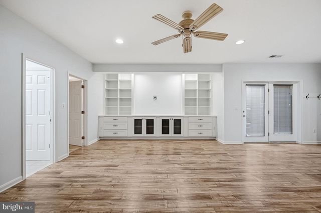 8089 TYSONS OAKS CT, Gainesville, VA 20155