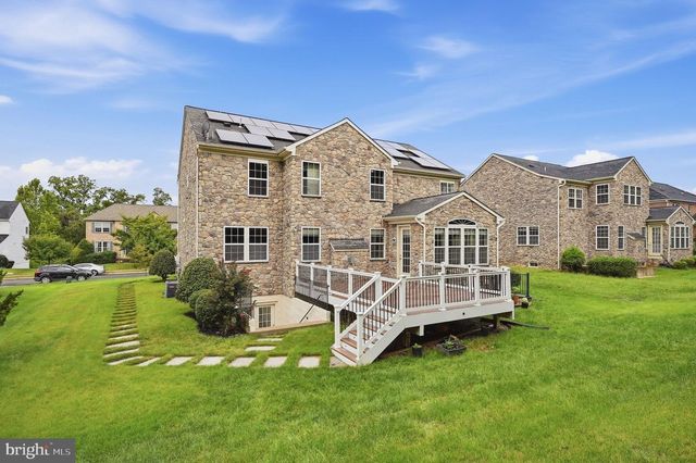 8089 TYSONS OAKS CT, Gainesville, VA 20155