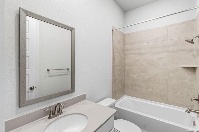 230 Hidalgo, Boerne, TX 78006