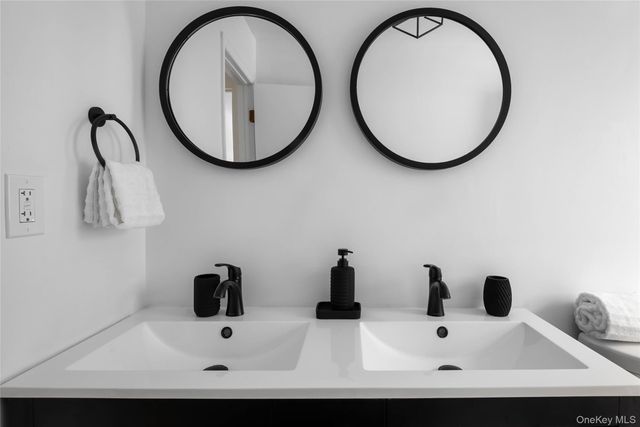 17 Underhill Drive, Southampton, NY 11968