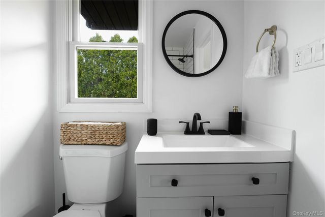 17 Underhill Drive, Southampton, NY 11968