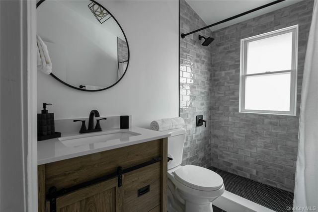 17 Underhill Drive, Southampton, NY 11968