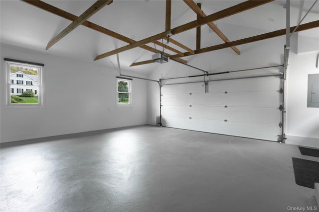 17 Underhill Drive, Southampton, NY 11968