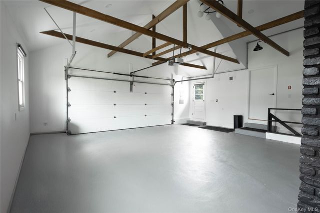 17 Underhill Drive, Southampton, NY 11968