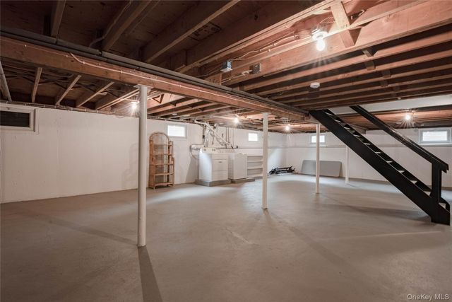 17 Underhill Drive, Southampton, NY 11968