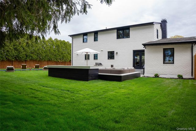 17 Underhill Drive, Southampton, NY 11968