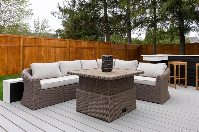 17 Underhill Drive, Southampton, NY 11968