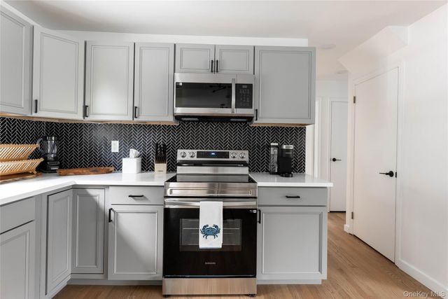 17 Underhill Drive, Southampton, NY 11968