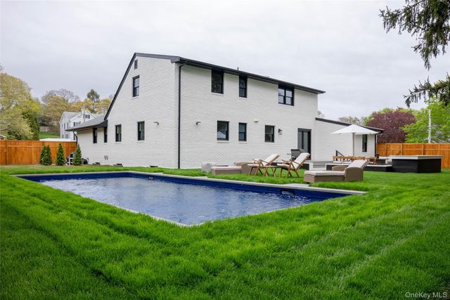 17 Underhill Drive, Southampton, NY 11968