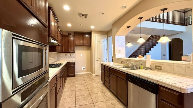 16206 Sand Bar Way, Lathrop, CA 95330