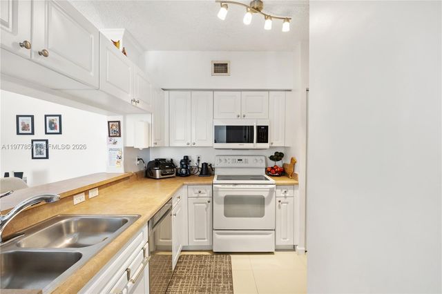 17100 N Bay Rd 1810, Sunny Isles Beach, FL 33160