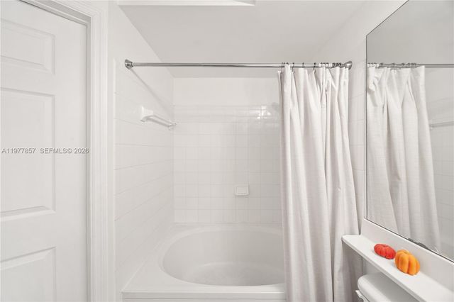 17100 N Bay Rd 1810, Sunny Isles Beach, FL 33160