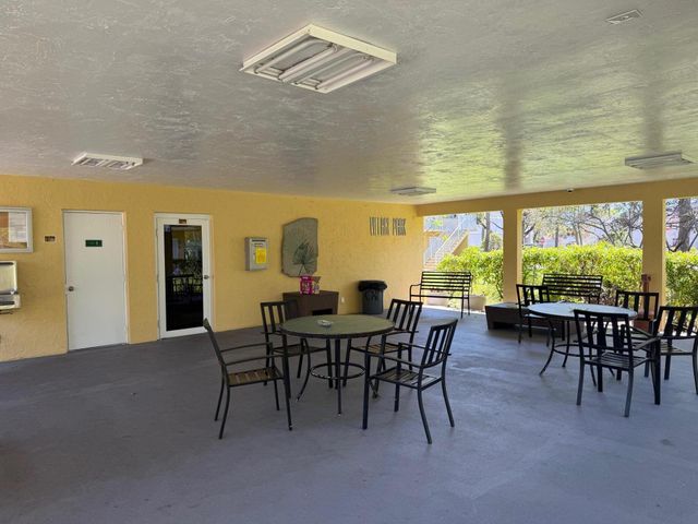 5174 NE 6th Avenue, Oakland Park, FL 33334