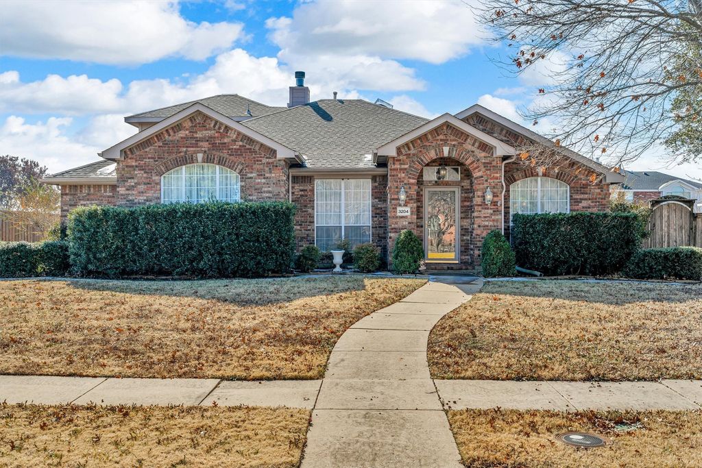 3204 Elmwood Drive, Mesquite, TX 75181
