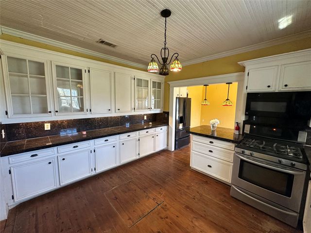 8773 I-45 S, Centerville, TX 75833