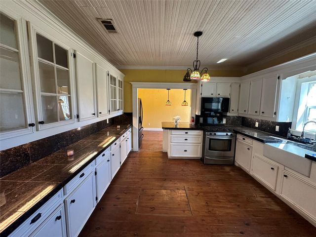 8773 I-45 S, Centerville, TX 75833