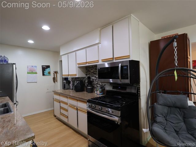 719 Sheryl Drive, Waterford Charter Township, MI 48328