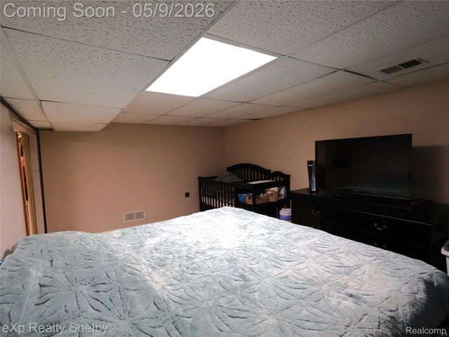 719 Sheryl Drive, Waterford Charter Township, MI 48328