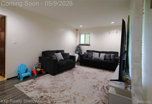 719 Sheryl Drive, Waterford Charter Township, MI 48328