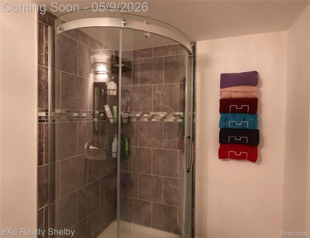 719 Sheryl Drive, Waterford Charter Township, MI 48328