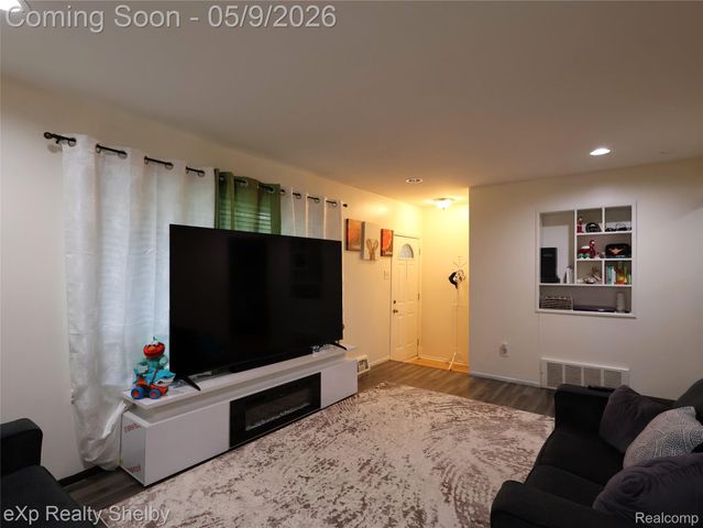 719 Sheryl Drive, Waterford Charter Township, MI 48328