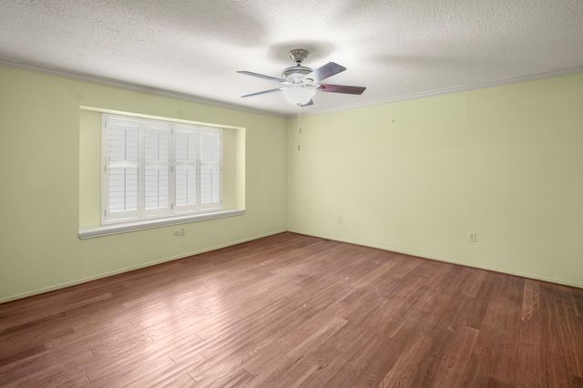 17214 Hill View Lane, Spring, TX 77379