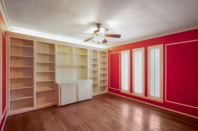 17214 Hill View Lane, Spring, TX 77379
