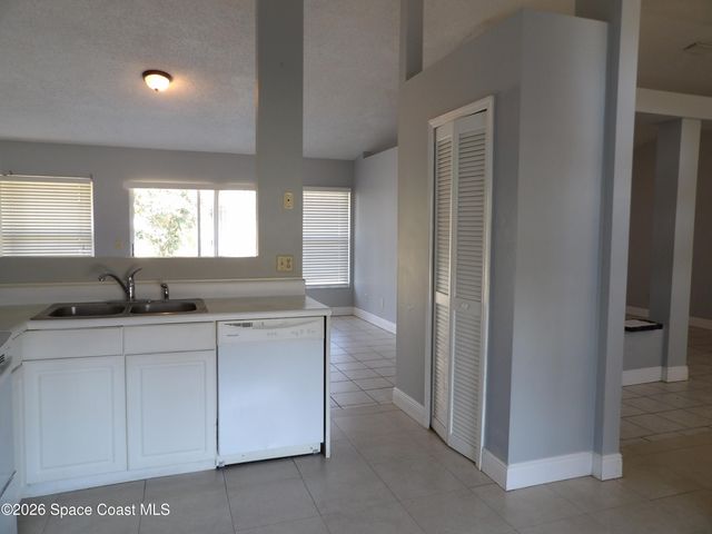 1006 Locust Avenue NW, Palm Bay, FL 32907