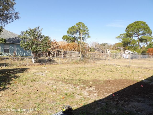 1006 Locust Avenue NW, Palm Bay, FL 32907